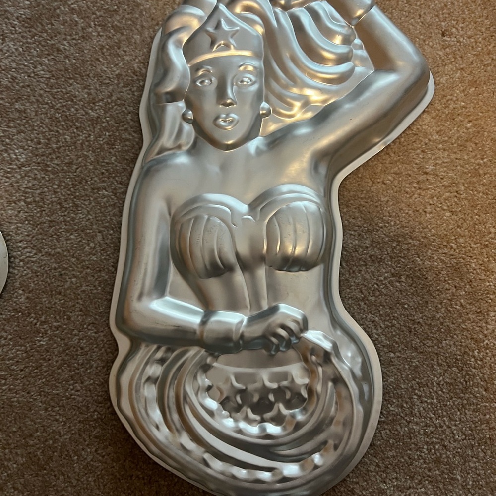 Vintage 1978 Wilton Wonder Woman cake pan